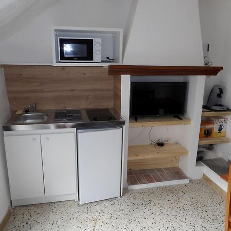 Studio Chez Steph Eyguieres Bagian luar foto